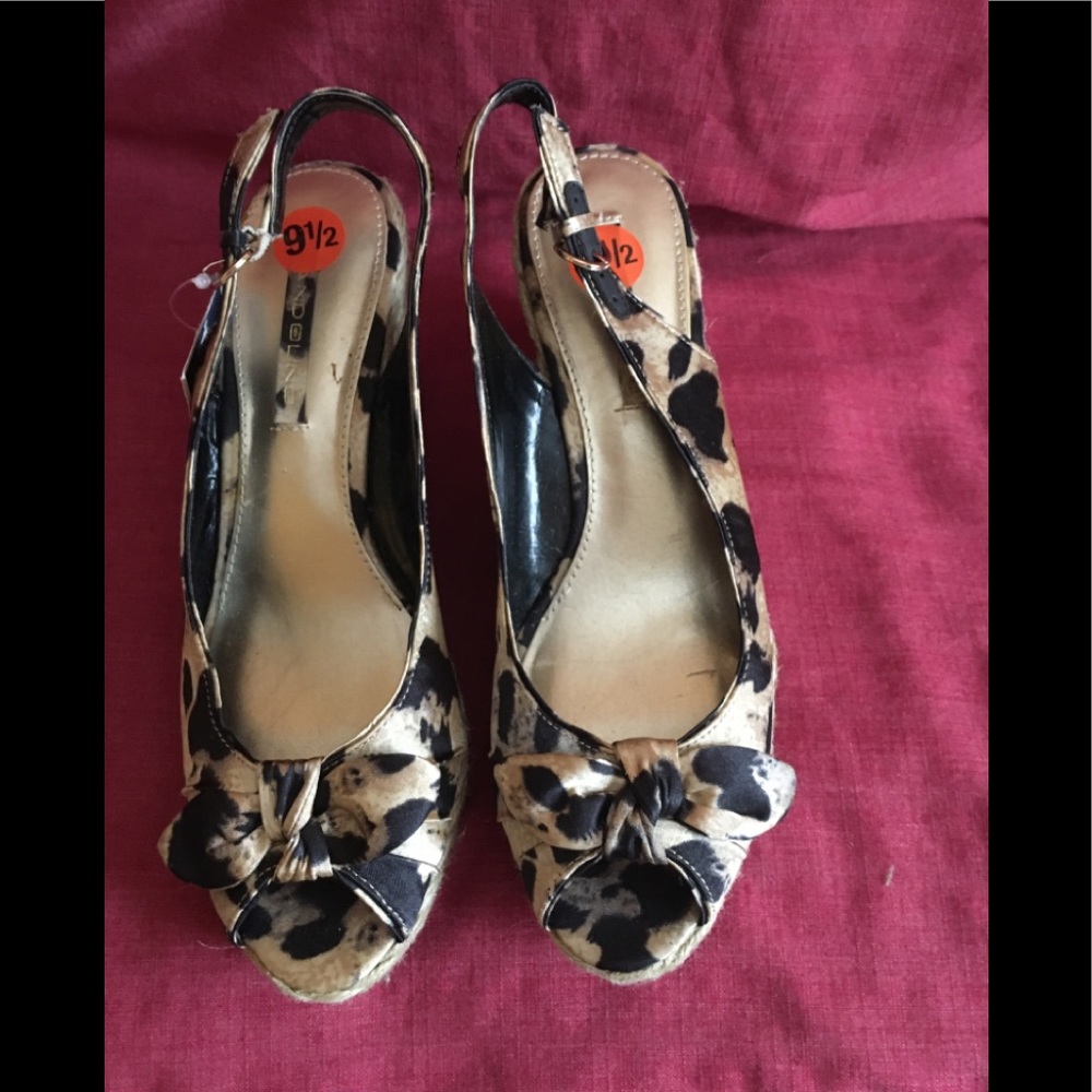 NWT Bandolino wedges.
